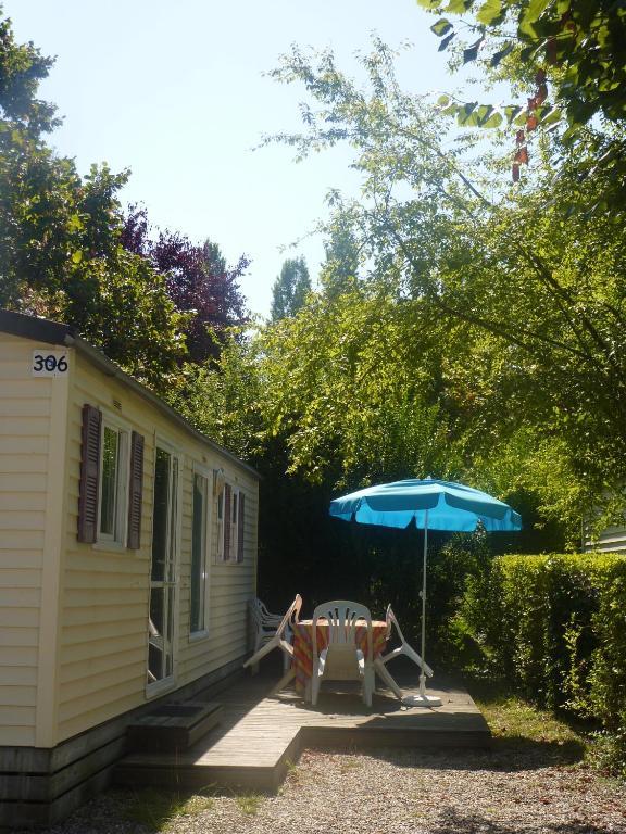 Camping Parc Du Chateau D'Allot Boé Room photo